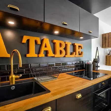 Amman Avec Terrasse Au Coeur Du Village Impressionniste アパート *