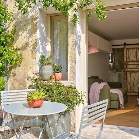 Amman Avec Terrasse Au Coeur Du Village Impressionniste アパート